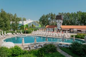 Bazén v ubytovaní Hotel Selena Family Resort alebo v jeho blízkosti