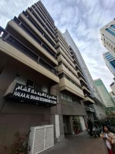 Φωτογραφία από το άλμπουμ του Old room with a balcony and view στο Άμπου Ντάμπι