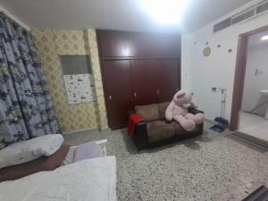 Φωτογραφία από το άλμπουμ του Old room with a balcony and view στο Άμπου Ντάμπι