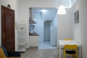 Kuchyňa alebo kuchynka v ubytovaní Estupendo estudio al lado de plaza la Merced + 17 fotografií