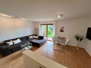 a living room with a couch and a table at Gemütliche Ferienwohnung im Herzen des Schwarzwaldes in Niedereschach