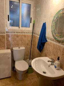 a bathroom with a toilet and a sink at Charming duplex with pool in Torrevieja +20 photos