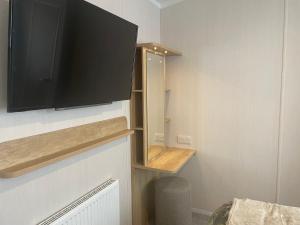 Et tv og/eller underholdning på Enlli Beach View Hafyn y Môr