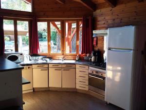 Η κουζίνα ή μικρή κουζίνα στο Chalet spacieux 15 places