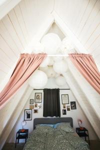 Letto o letti in una camera di ZlatAir Black Boutique Chalets