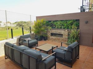 Posezení v ubytování 3 BDR House near La Zenia PRIVATE lounge terraces, fire places, BBQ, kitchen, parking