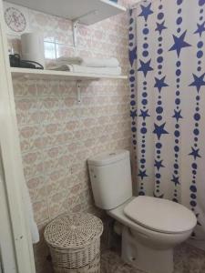 A bathroom at Welcoming studio in Torremolinos 45 m² with shared pool