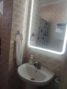 A bathroom at Welcoming studio in Torremolinos 45 m² with shared pool
