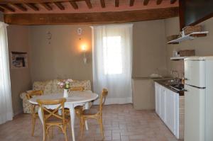 A kitchen or kitchenette at Casale Dolci Dimore