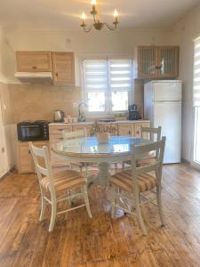 Η κουζίνα ή μικρή κουζίνα στο Dinateli Houses - Live like a local in Corfu