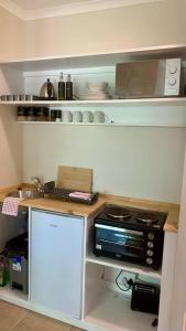 Køkken eller tekøkken på Constantia Garden Cottage