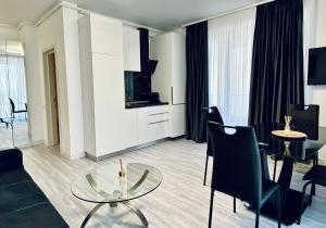 Et tv og/eller underholdning på Onix Aparthotel SD Luxury Sea View 42