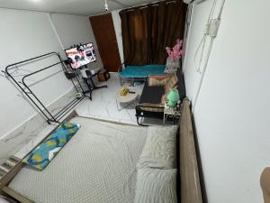 Una televisión o centro de entretenimiento en Js studio type 4pax