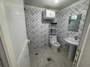 Un baño de Js studio type 4pax
