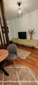 Μια τηλεόραση ή/και κέντρο ψυχαγωγίας στο Class Studio Central HD