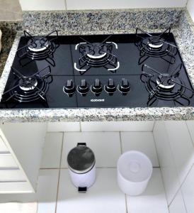 a black stove top oven sitting inside of a kitchen at Apto 2 quartos Inteiro privativo Palmas TO in Palmas