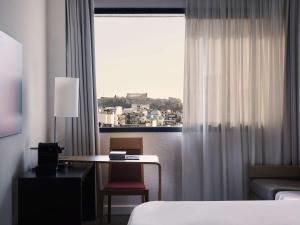 Postel nebo postele na pokoji v ubytování Novotel Athens