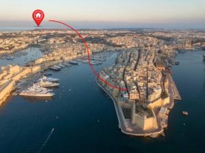 Galeriebild der Unterkunft Spacious Townhouse with a Terrace overlooking Valletta's Grand Harbor in Senglea