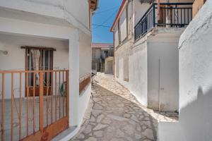 an alley between two buildings with a gate at Casa Sparto in Meganisi