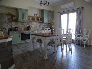 Dapur atau dapur kecil di Filoti Village The heart of Naxos +24 gambar
