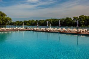 Bazén v ubytovaní Hotel Selena Family Resort alebo v jeho blízkosti