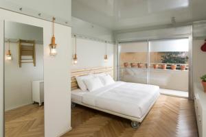 Кровать или кровати в номере Florentin House