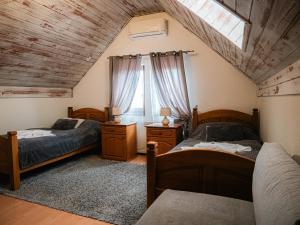 Postel nebo postele na pokoji v ubytování U Krba