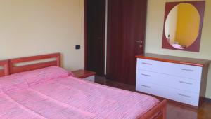 a bedroom with a bed and a dresser and a mirror at Confortevole appartamento a Reggio Emilia in Reggio Emilia