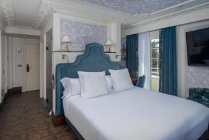Postel nebo postele na pokoji v ubytování Hotel Luze Boutique San Sebastian + 37 fotografií