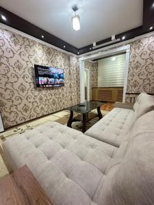 Fotografie z fotogalerie ubytování Cozy 1st floor apartment near Yunusabad gallery v destinaci Yunusobod