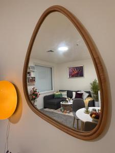 Posezení v ubytování Emporium Luxe 1BR King Suite - Prime CBD Location