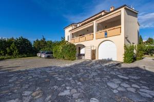 Tòa nhà nơi căn hộ tọa lạc