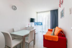 TV a/nebo společenská místnost v ubytování Condominio Mimose