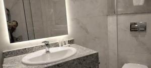 Koupelna v ubytování King pyramids view