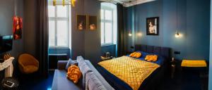 a bedroom with a bed with orange pillows on it at Widok na Starówkę Mona Lisa by Rentoom in Toruń