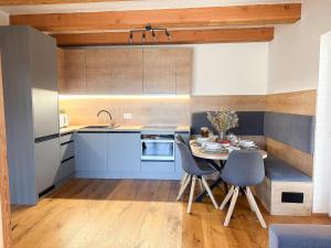 Η κουζίνα ή μικρή κουζίνα στο Pramen apartment by Nora apartments