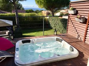 Fotografie z fotogalerie ubytování L'ESCALE COTE BLEUE B&B AND Spa v destinaci Sausset-les-Pins