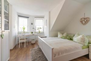 Postel nebo postele na pokoji v ubytování Gästehaus Schlossblick