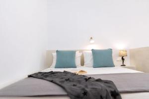 Ένα ή περισσότερα κρεβάτια σε δωμάτιο στο Junior Suite For 4 Dpan Saint George Naxos