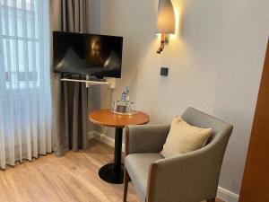 TV a/nebo společenská místnost v ubytování Boutique-Hotel Moseltor