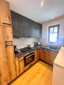 Kuchyňa alebo kuchynka v ubytovaní Appartement Bergverliebt