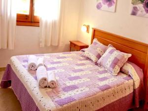 Postel nebo postele na pokoji v ubytování Casa Louise - Great Value 3 Bedroom House In Son Bou - Perfect For Families