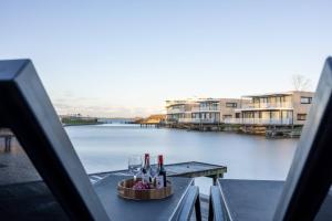 Θέα στο ποτάμι κοντά σε αυτή η βίλα