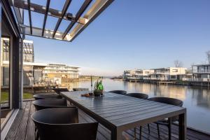 Θέα στο ποτάμι κοντά σε αυτή η βίλα