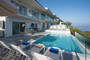 Fotografie z fotogalerie ubytování Cp 8 Bedrooms NL Villas All Pirgi v destinaci Pyrgi