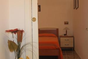 a bedroom with a bed and a table with a nightstand at le case dei Pescatori Le coralline in Isola di Gavi