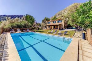 Bazén v ubytovaní Tranquil Pollensa Villa Finca Plana Den Rull Set In The Beautiful Ternelles Valley Private Pool alebo v jeho blízkosti