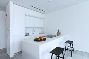 Кухня или мини-кухня в Bvs Luxury Villas Villa Plumeria Zakynthos
