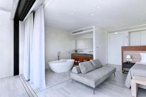 Ванная комната в Bvs Luxury Villas Villa Plumeria Zakynthos +14 фотографий