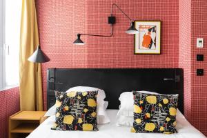 Postel nebo postele na pokoji v ubytování Hôtel Artus